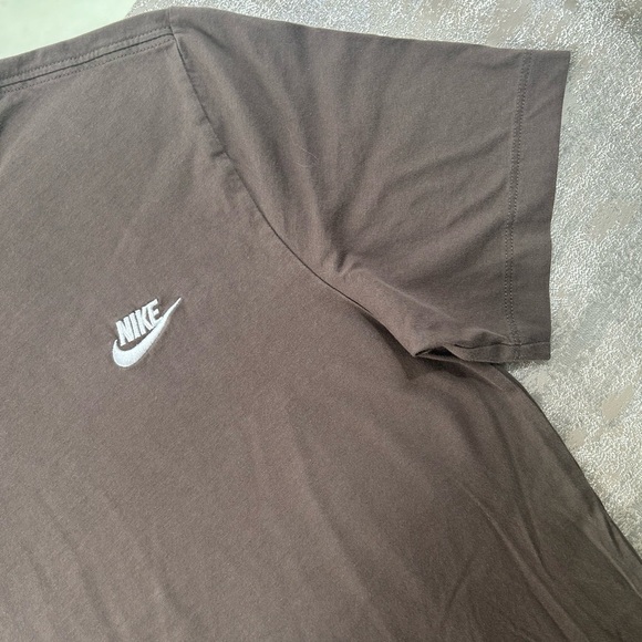 Nike Women’s Tshirt - Picture 9 of 16